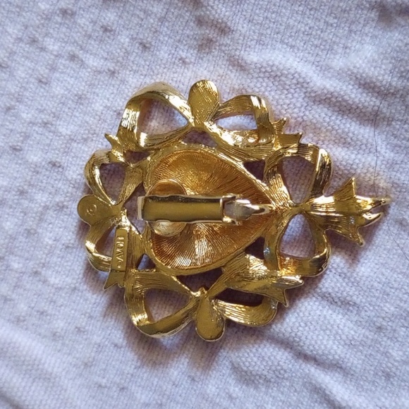 Vintage Avon enamel red heart and scroll bows ❤️ earrings gold tone clip on - Picture 3 of 4